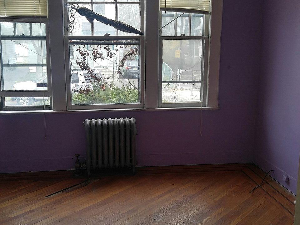 1st image of 131 Brookwood St