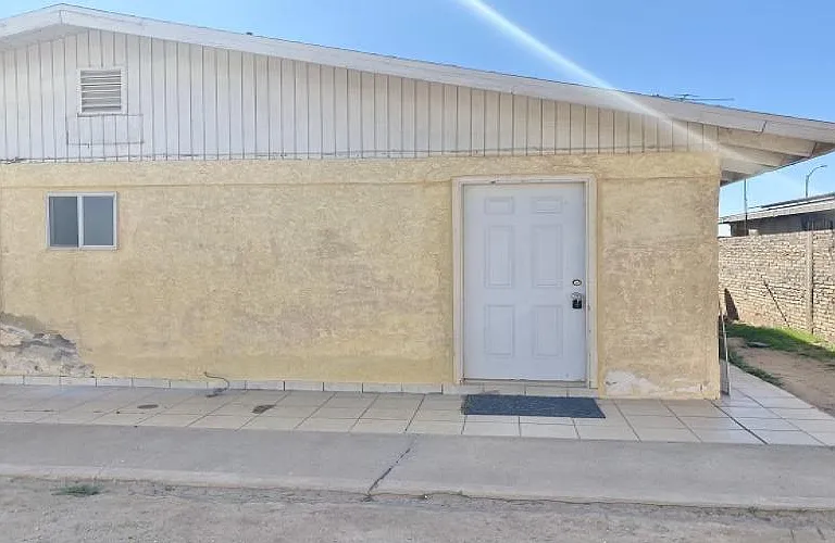 424 E Independence St #1 — Photo 2
