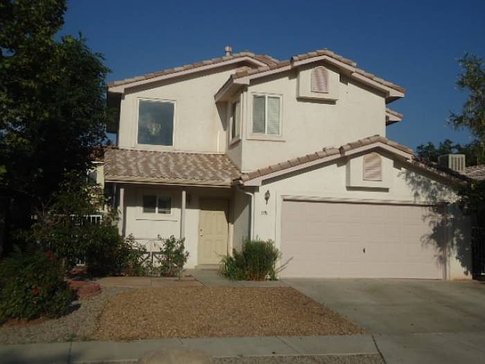 Front yard faces West