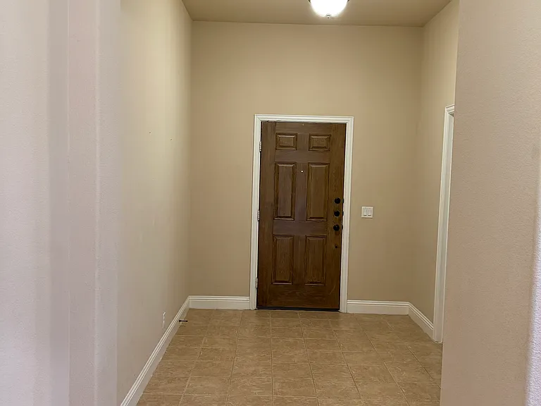 4303 Oak Bluff Dr — Photo 1