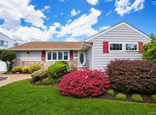 65 Cheshire Rd, Bethpage, NY 11714