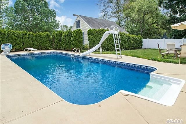 2nd image of 48 Heckscher Spur Dr