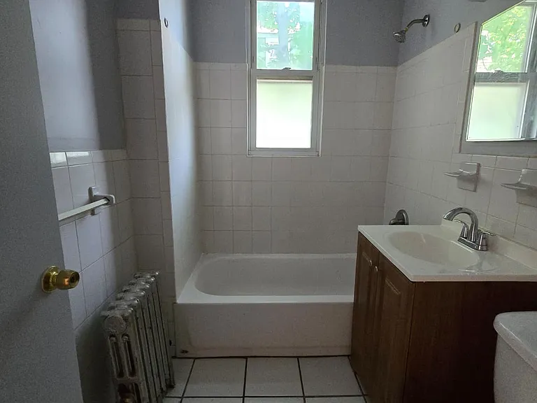 32-34 Kenmore Ave #2R — Photo 2
