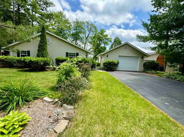 N2542 Bughs Lake Rd, Wautoma, WI 54982