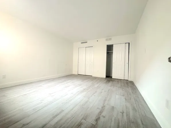 62-41 Forest Avenue image 1 of 8