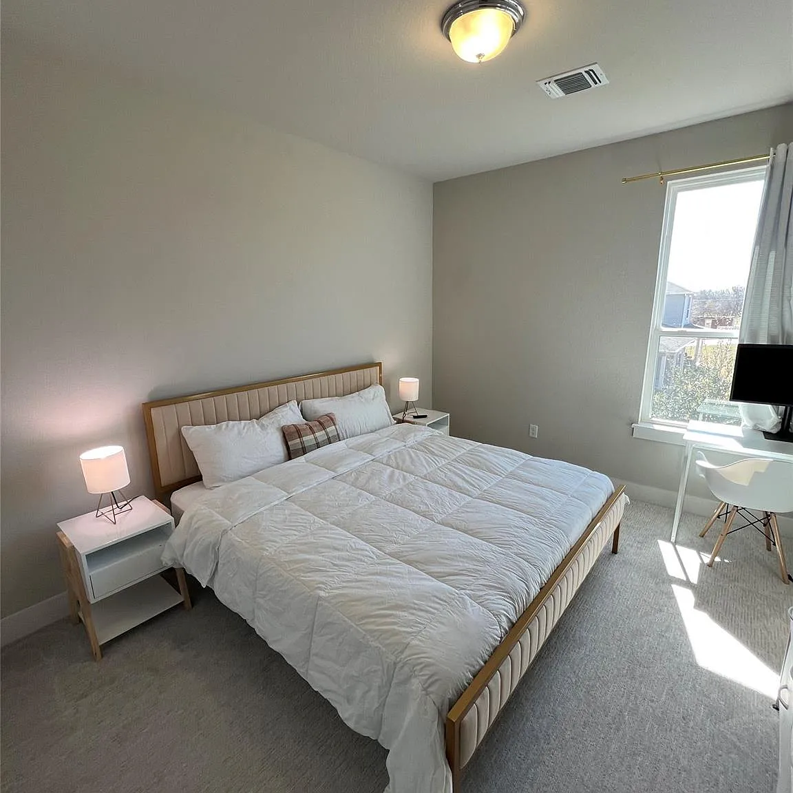 3 bed, 2.5 bath, 1795 sqft, $3,000 — Photo 2