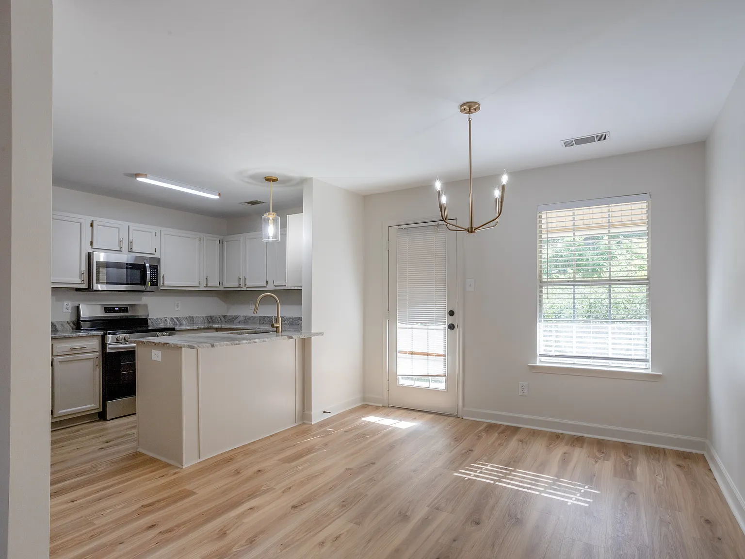 26 West Residences — Photo 3