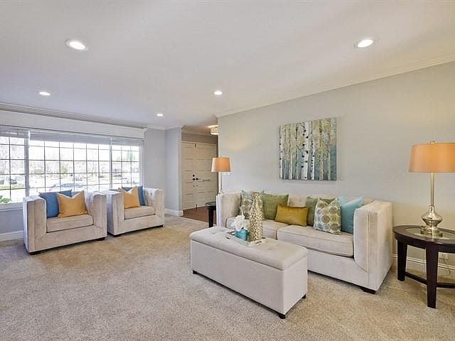1st image of 1056 Gardenia Way