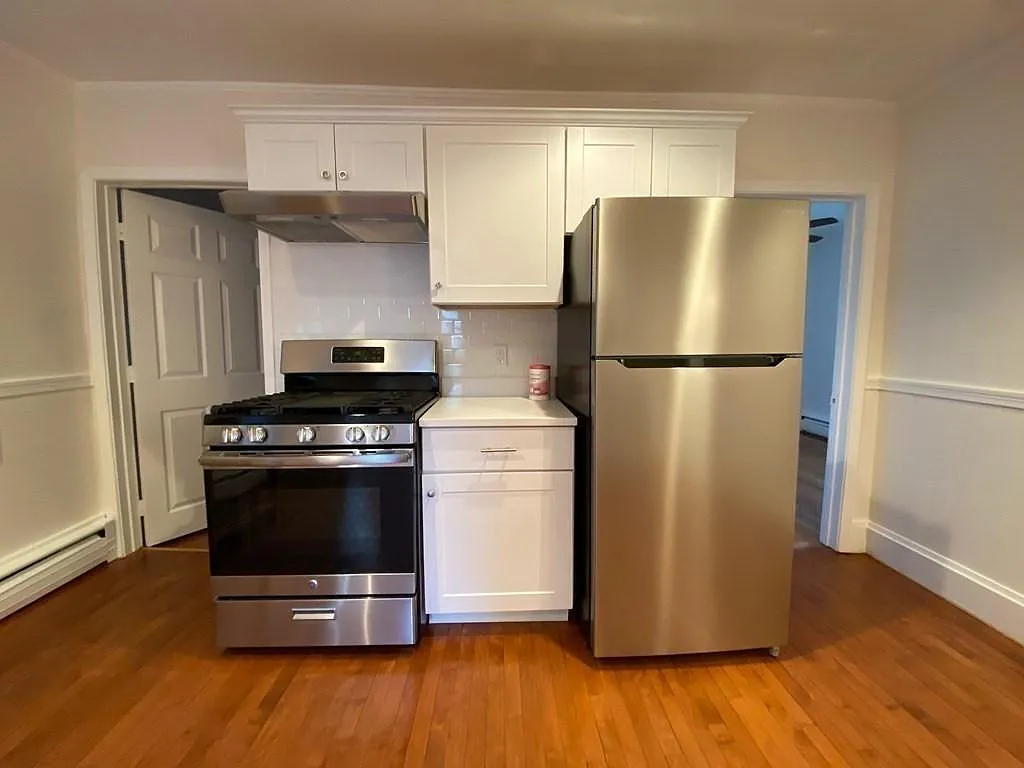2 bed, 615 sqft, $2,400 — Photo 3