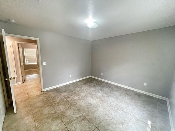 5th image of 319 Bobolink Dr