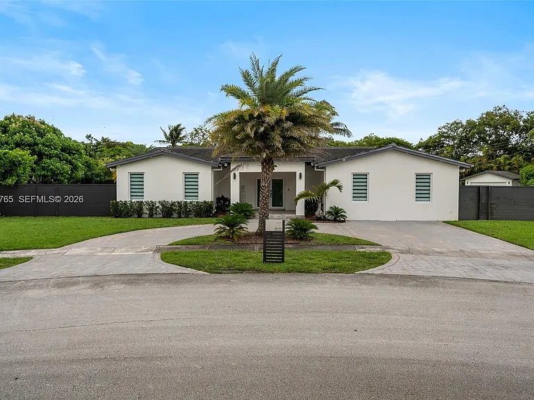 8535 SW 100th Ave — Photo 3