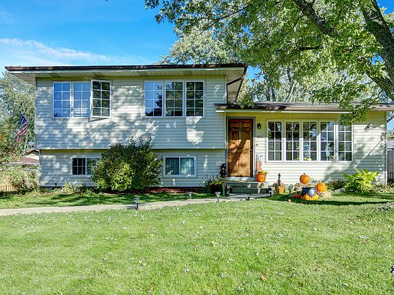 3rd image of 411 S Thornwood Dr