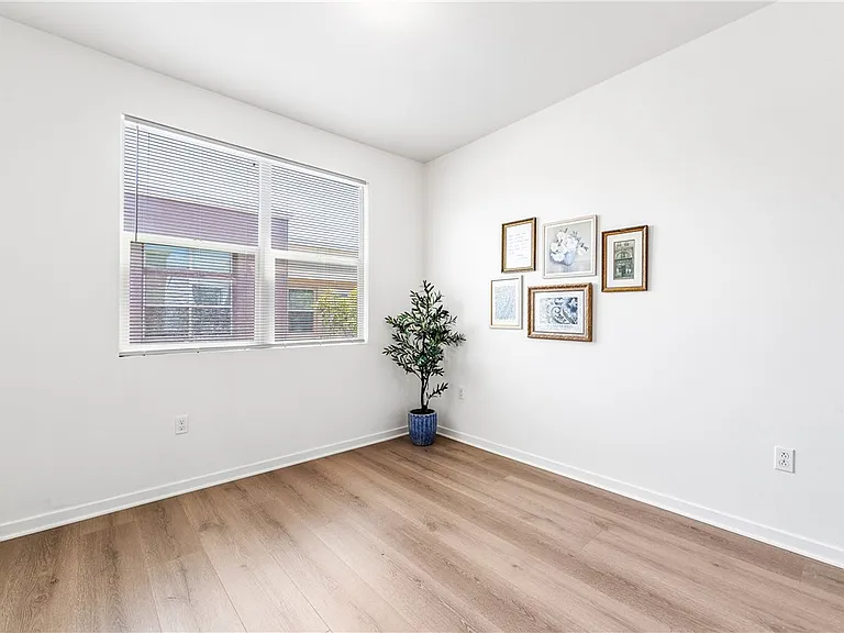 664 Colorado Cir — Photo 26
