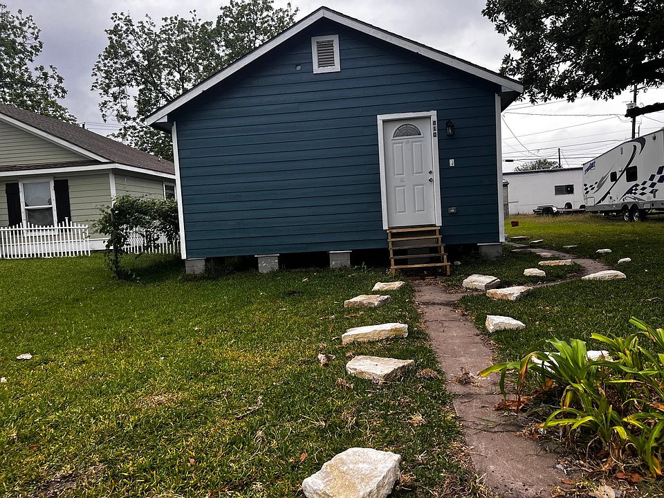 1st image of 810 8th Ave N #A