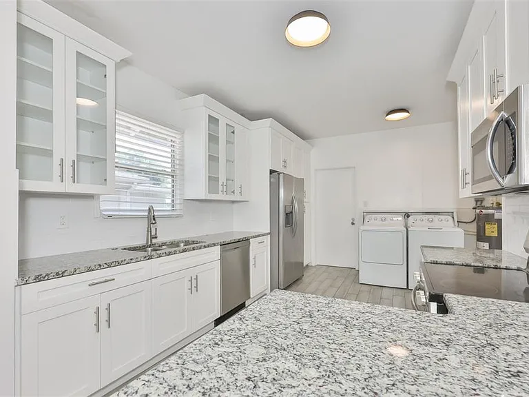 902 W Columbus Dr — Photo 11