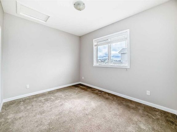 5th image of 110 N Cedar Sq