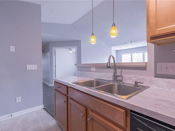 5th image of 4701  Pennoak Lane #m