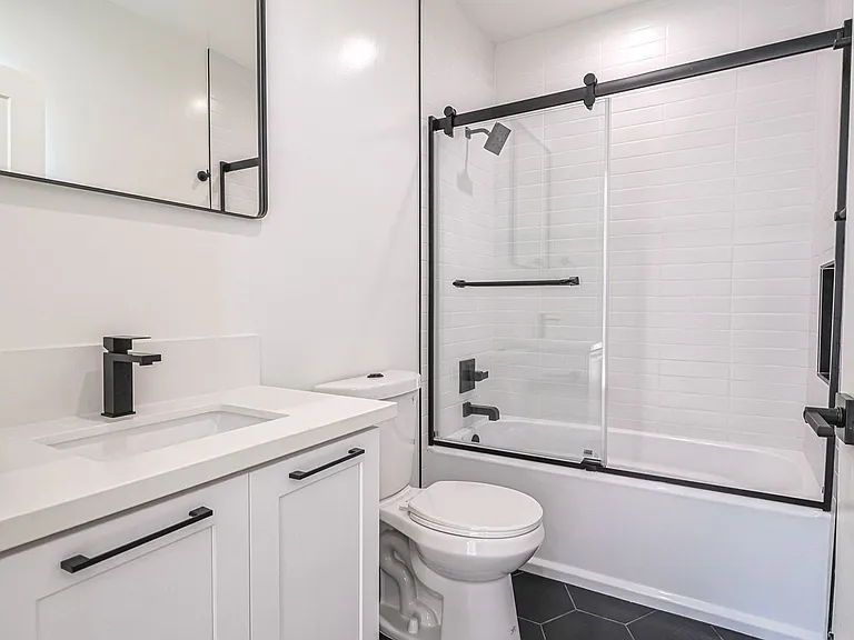 1227 N June St #1227 — Photo 17