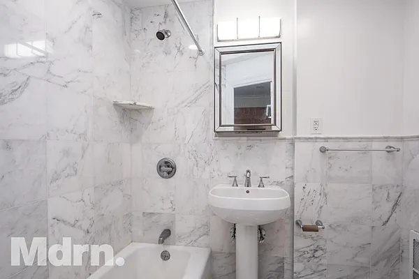 Rented by Mdrn Residential | media 16