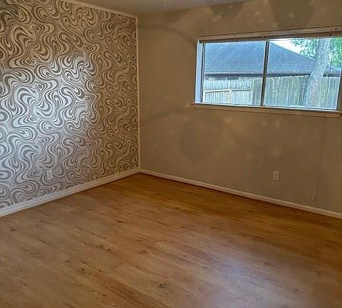 4th image of 15823 Fox Springs Dr