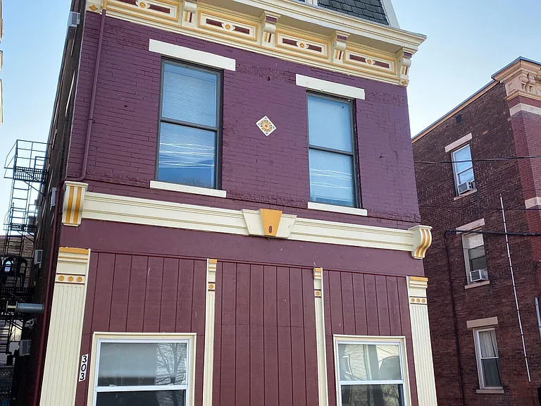303 Warner St #3 — Photo 1