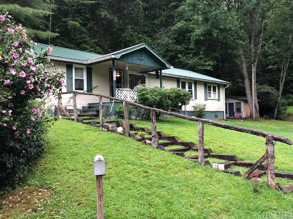 2440 Bee Tree Rd, Glenville, NC 28736