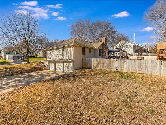 4th image of 2111 N Salem Dr