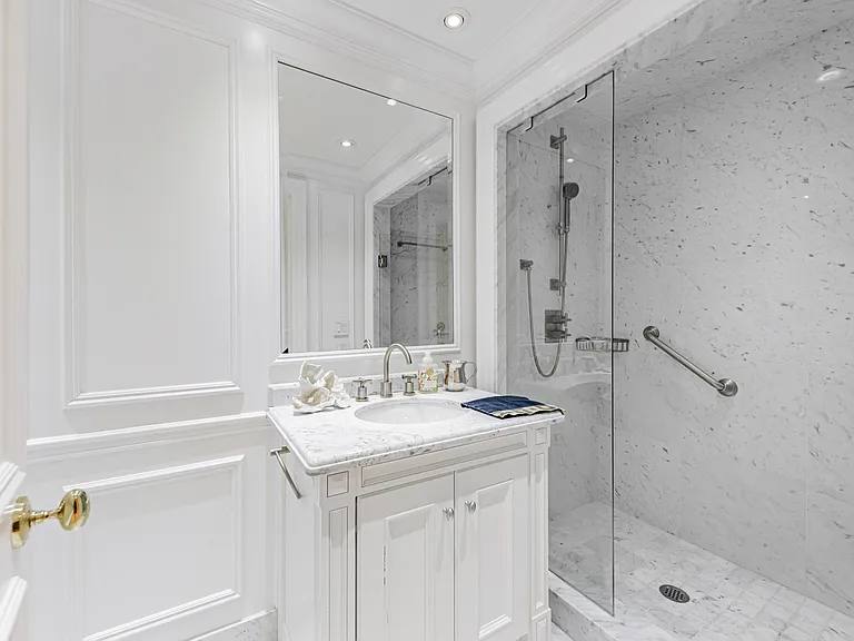 2500 Bathurst St — Photo 30