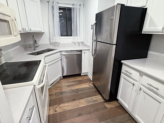 5th image of 13517 Zenith Ln