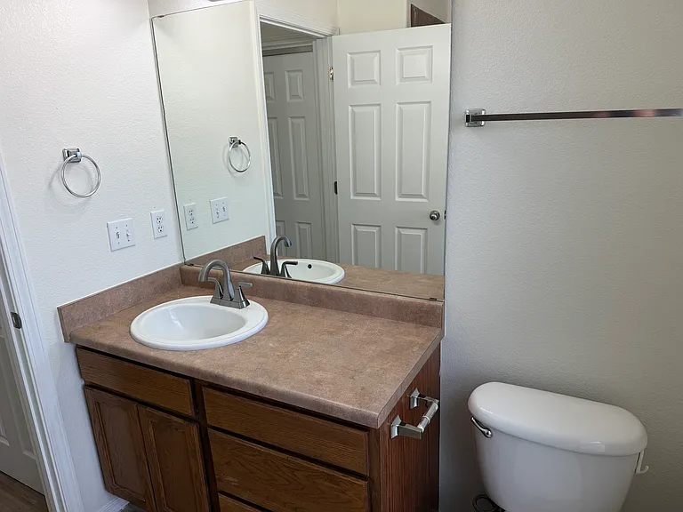1600 Bradley Ct — Photo 31