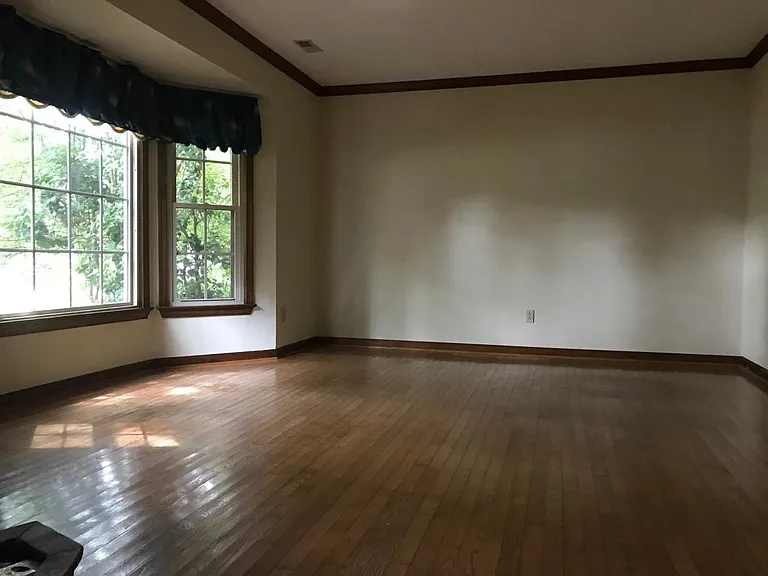 1437 Lake James Dr — Photo 7