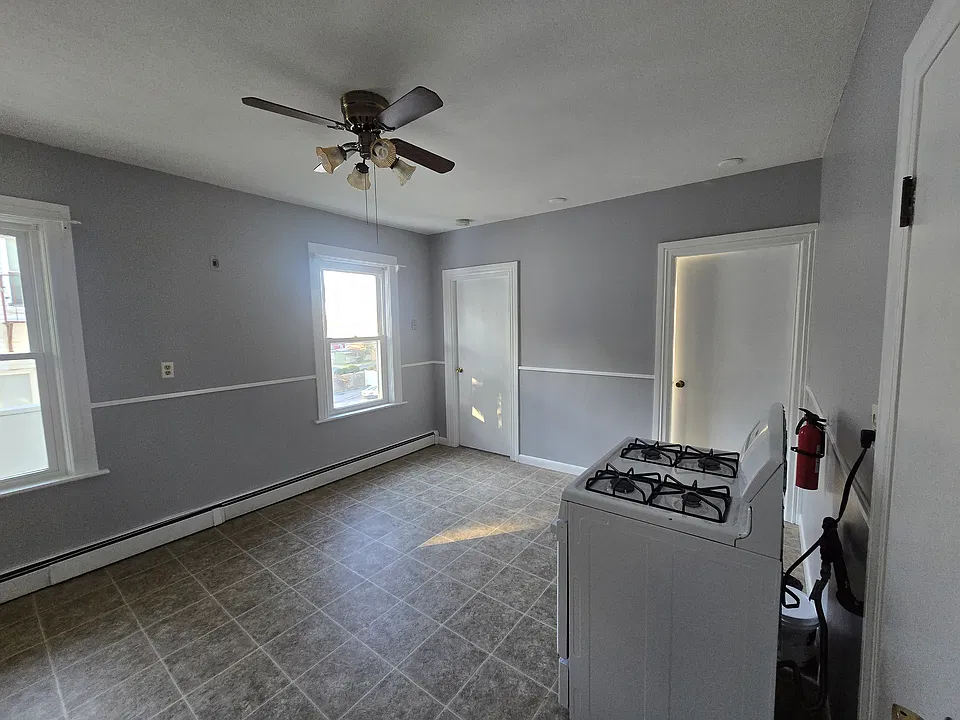 34 Kindergarten St #2