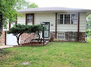 318 SW Glendana Dr, Lees Summit, MO 64081