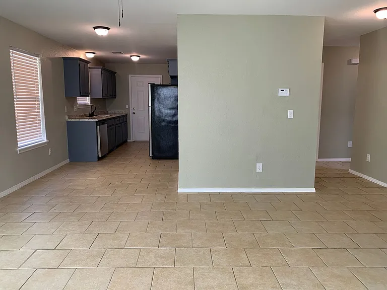209 W Locust St — Photo 5