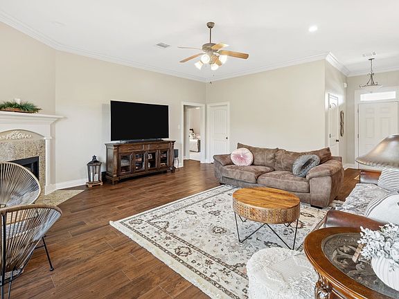 5th image of 625 Archwood St