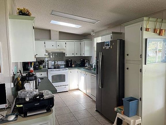 3rd image of 582 La Jardin #284