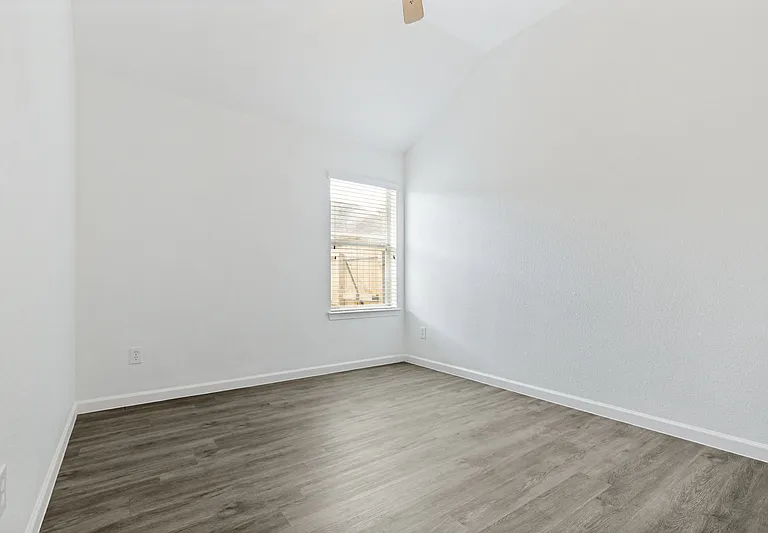 5224 McGrath Dr — Photo 7