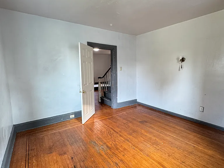 215 E High St — Photo 22