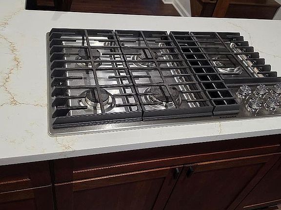 Gas cooktop with down draft