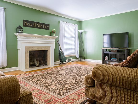 4th image of 142 Morgan Ave