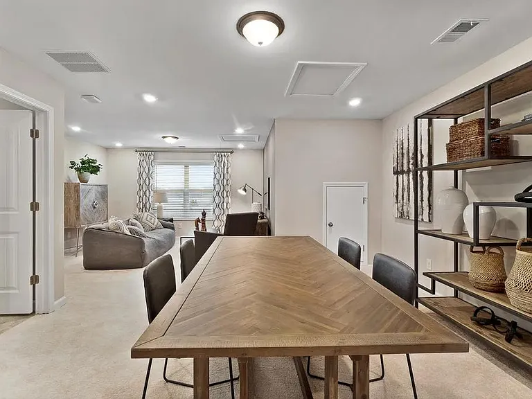 1221 Foxcroft Ln — Photo 4