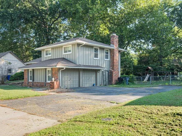 320 S Walker St, Olathe, KS 66061