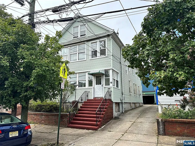 213-215 S 5th St — Photo 1
