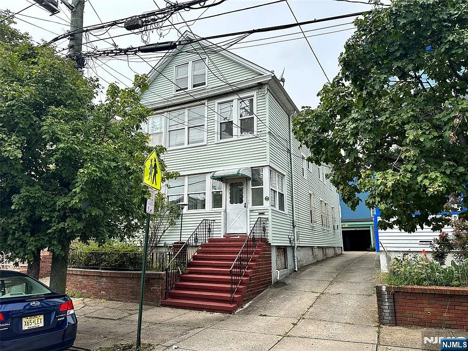 213-215 S 5th St