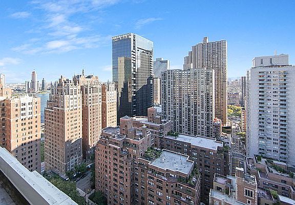 5th image of 320 E 42nd St APT 2712