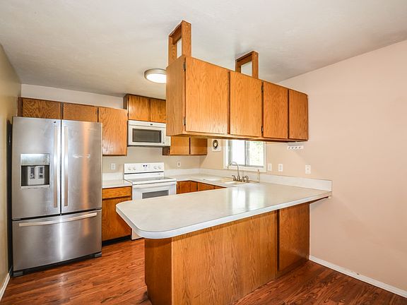5th image of 2314 Louise Ln