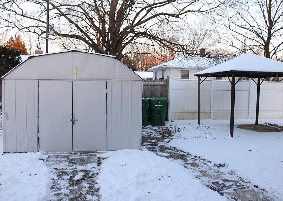 47 Moore St, Chicopee, MA 01013 Zillow