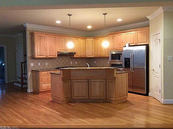 3rd image of 5105 Waterford Pl