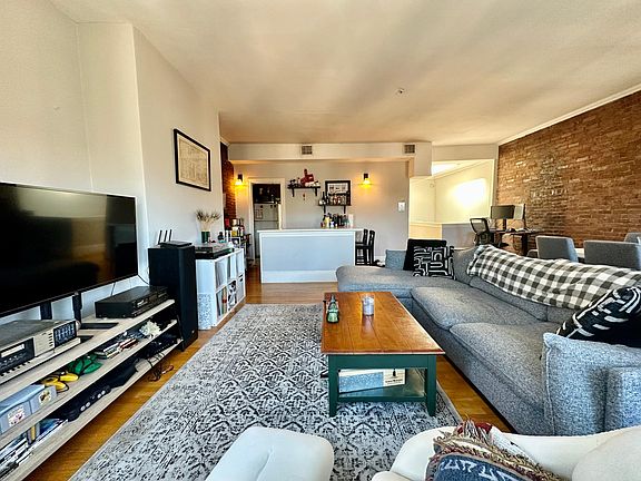 4th image of 34 Gloucester St APT 4
