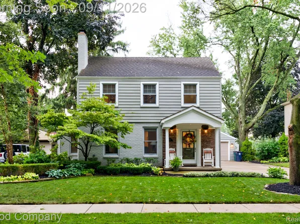 203 Aqua Ct, Royal Oak, MI 48073